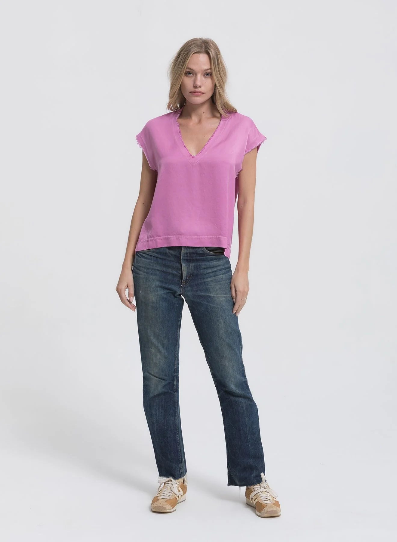 V-neck James Tee