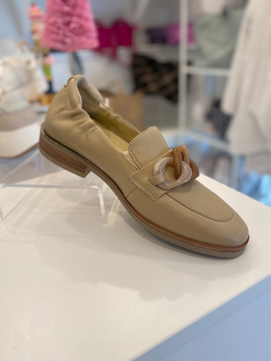 Gali Creme Loafer